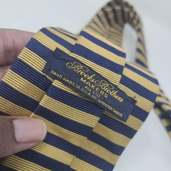 Brooks Brothers Makers | Men’s Black & Gold Striped Silk Necktie (One Size) - Picture 2 of 9